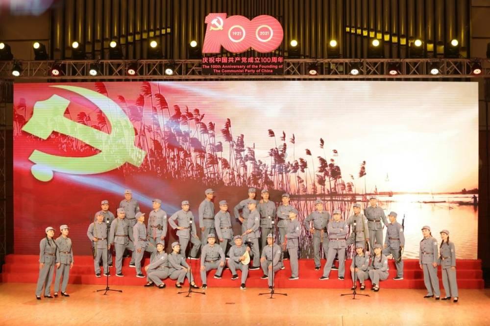 保利发展:去年净利润约120亿元,2023-2025年分红比例不低于40%