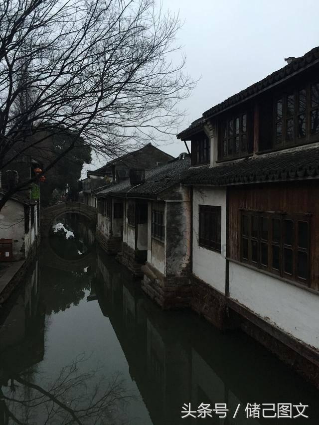 又一行政级豪车,车长5米2配电吸门,还有魔毯悬架和超级四驱
