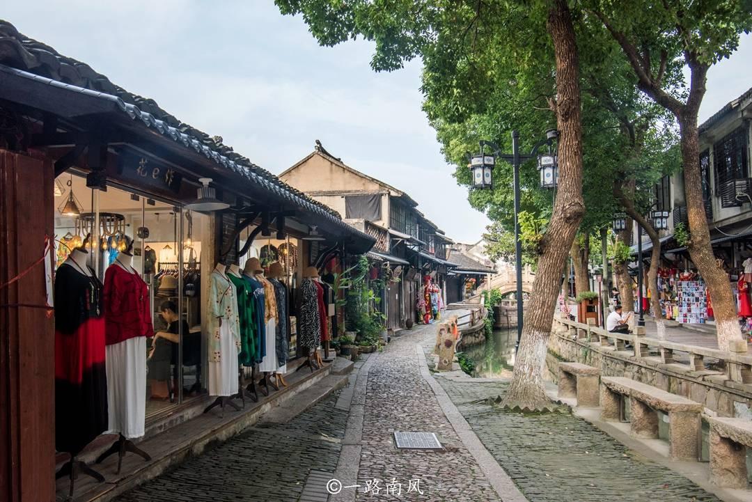 1960年,湖南小伙在火车站卖烟被抓,审讯后,发现是许光达的家人